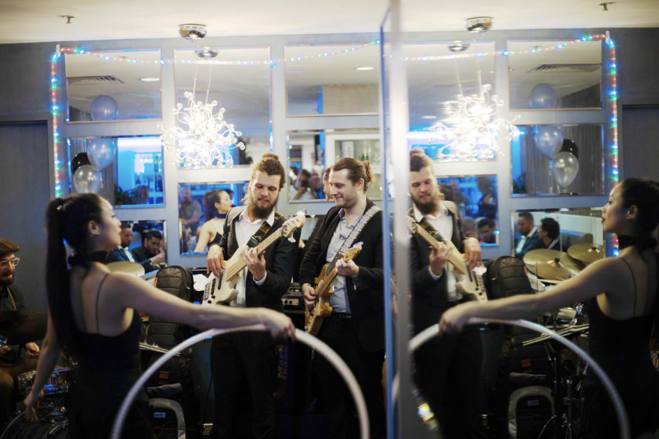 LIVE MUSIC